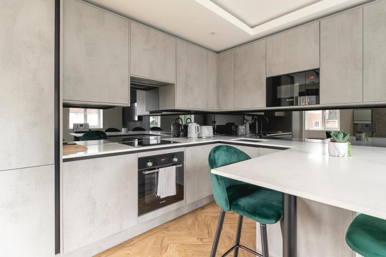 Skyvillion - Cozy Large 4 & 1 Bed Apartments In London Enfield, Mins To Tube Station, Free Wi-Fi المظهر الخارجي الصورة