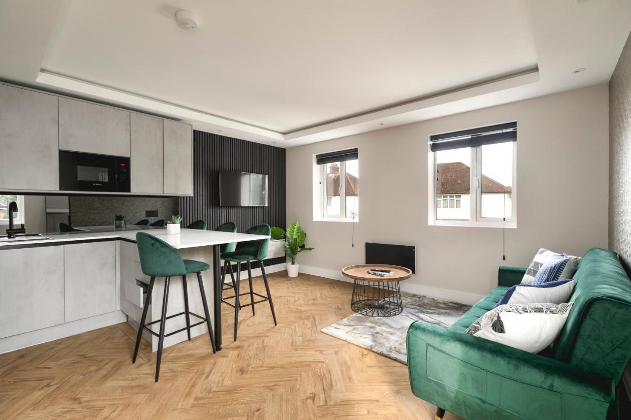 Skyvillion - Cozy Large 4 & 1 Bed Apartments In London Enfield, Mins To Tube Station, Free Wi-Fi المظهر الخارجي الصورة