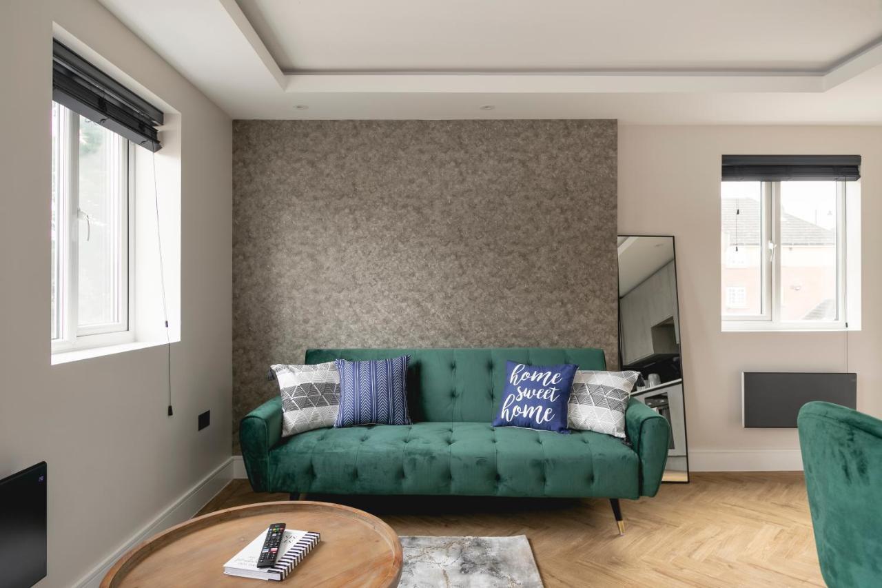 Skyvillion - Cozy Large 4 & 1 Bed Apartments In London Enfield, Mins To Tube Station, Free Wi-Fi المظهر الخارجي الصورة