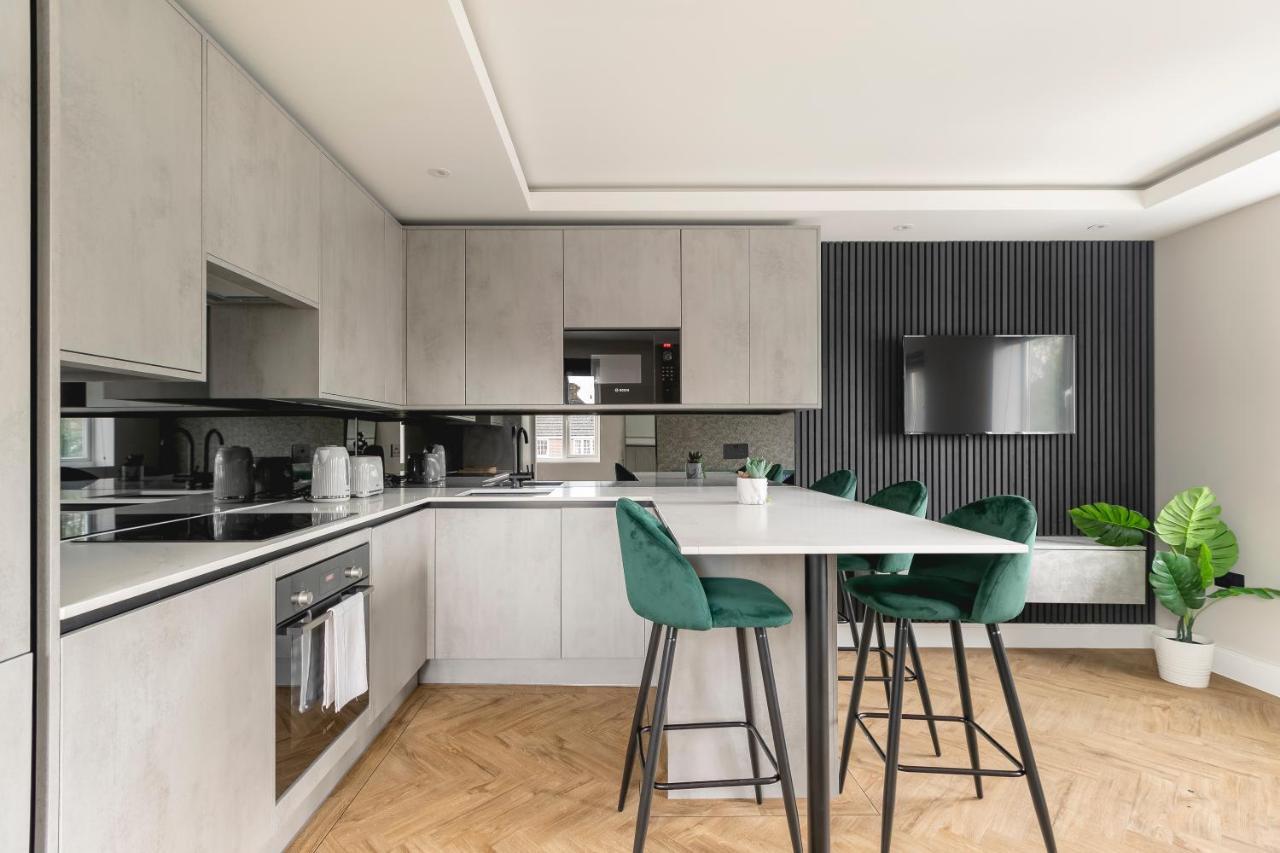 Skyvillion - Cozy Large 4 & 1 Bed Apartments In London Enfield, Mins To Tube Station, Free Wi-Fi المظهر الخارجي الصورة