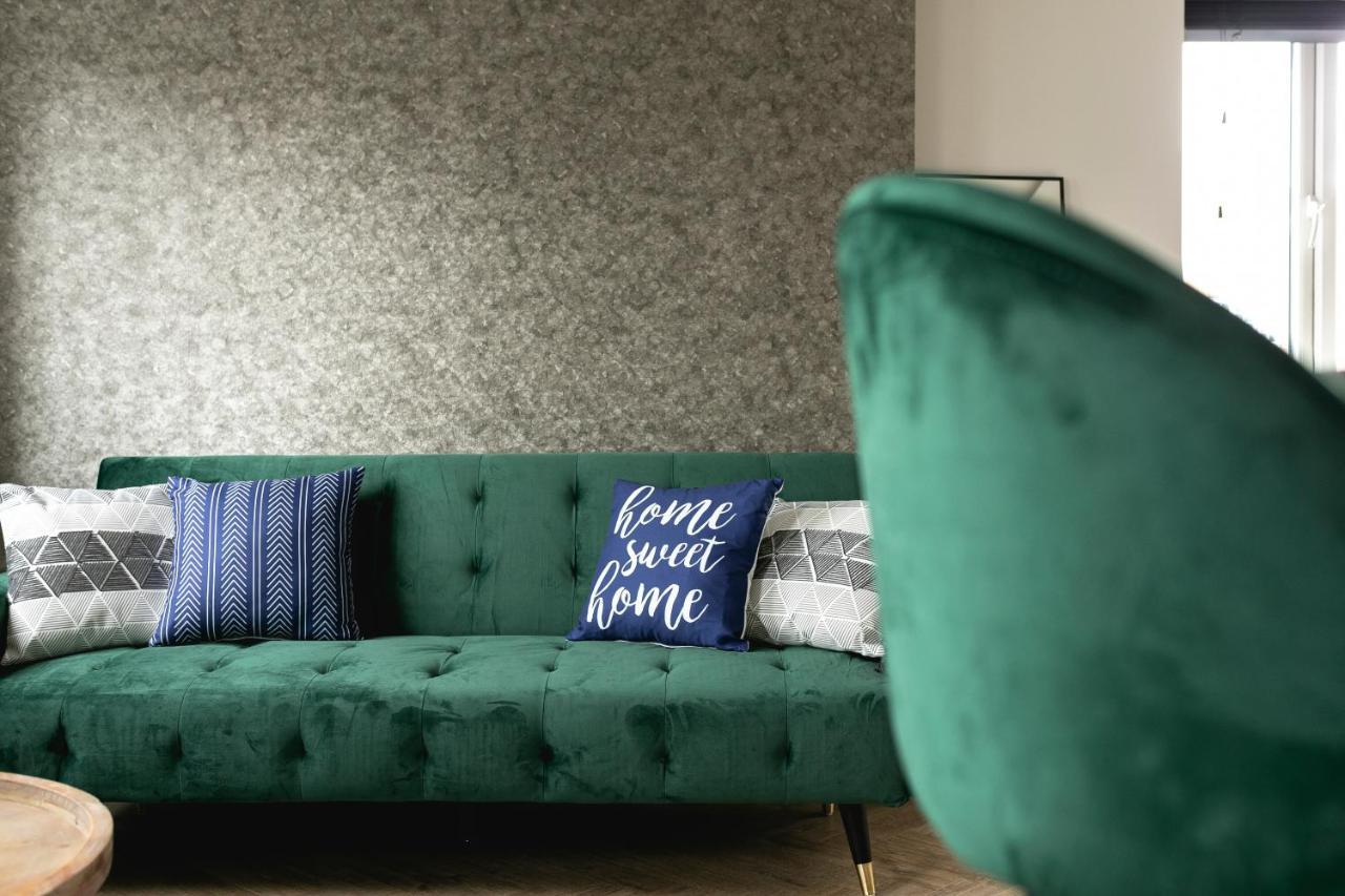 Skyvillion - Cozy Large 4 & 1 Bed Apartments In London Enfield, Mins To Tube Station, Free Wi-Fi المظهر الخارجي الصورة