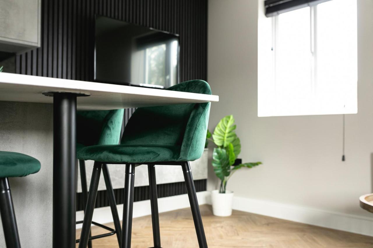 Skyvillion - Cozy Large 4 & 1 Bed Apartments In London Enfield, Mins To Tube Station, Free Wi-Fi المظهر الخارجي الصورة
