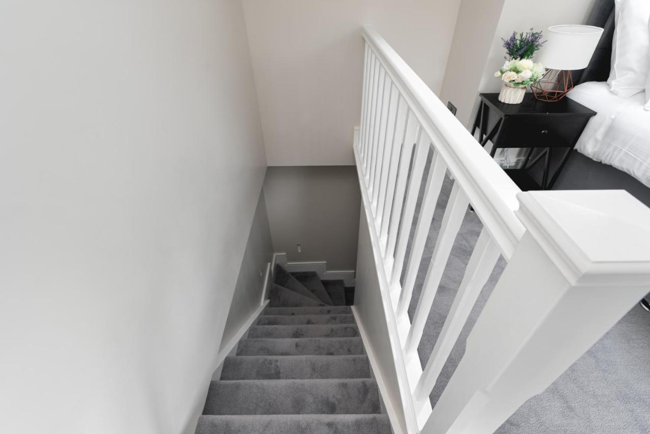 Skyvillion - Cozy Large 4 & 1 Bed Apartments In London Enfield, Mins To Tube Station, Free Wi-Fi المظهر الخارجي الصورة
