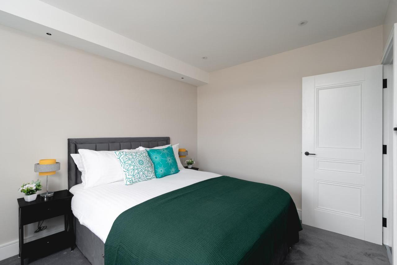 Skyvillion - Cozy Large 4 & 1 Bed Apartments In London Enfield, Mins To Tube Station, Free Wi-Fi المظهر الخارجي الصورة