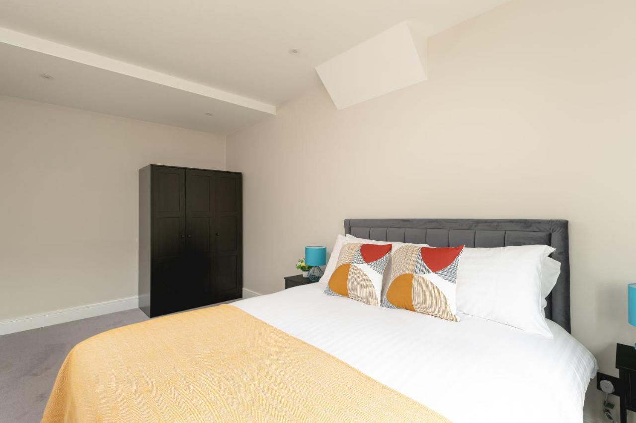 Skyvillion - Cozy Large 4 & 1 Bed Apartments In London Enfield, Mins To Tube Station, Free Wi-Fi المظهر الخارجي الصورة