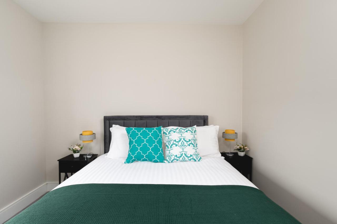 Skyvillion - Cozy Large 4 & 1 Bed Apartments In London Enfield, Mins To Tube Station, Free Wi-Fi المظهر الخارجي الصورة
