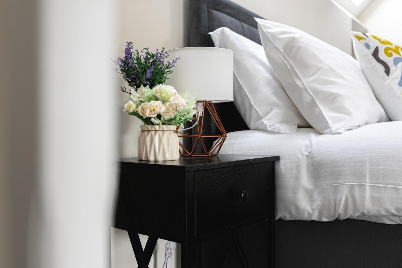 Skyvillion - Cozy Large 4 & 1 Bed Apartments In London Enfield, Mins To Tube Station, Free Wi-Fi المظهر الخارجي الصورة