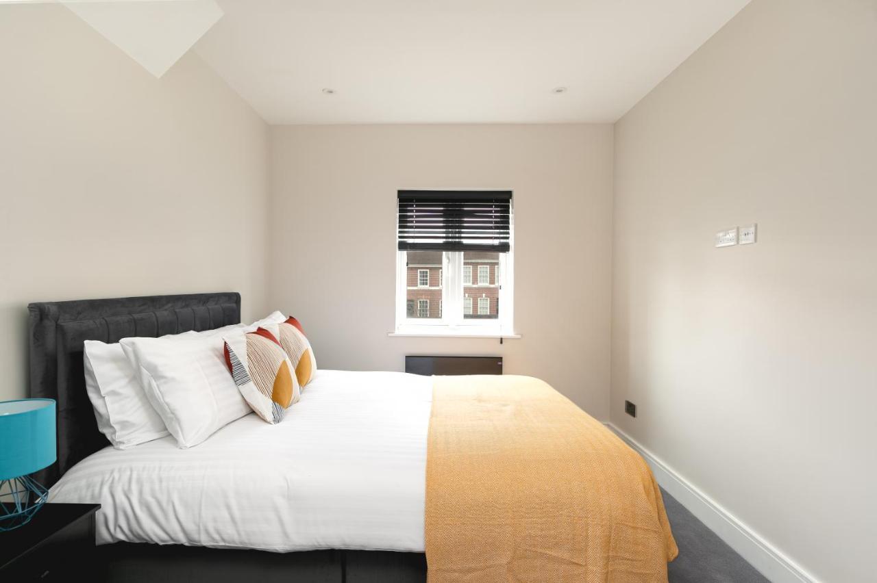 Skyvillion - Cozy Large 4 & 1 Bed Apartments In London Enfield, Mins To Tube Station, Free Wi-Fi المظهر الخارجي الصورة