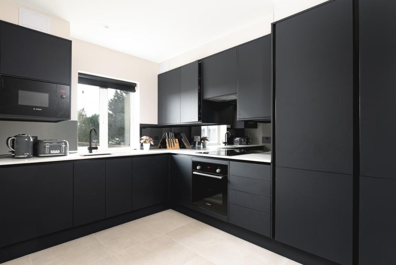 Skyvillion - Cozy Large 4 & 1 Bed Apartments In London Enfield, Mins To Tube Station, Free Wi-Fi المظهر الخارجي الصورة