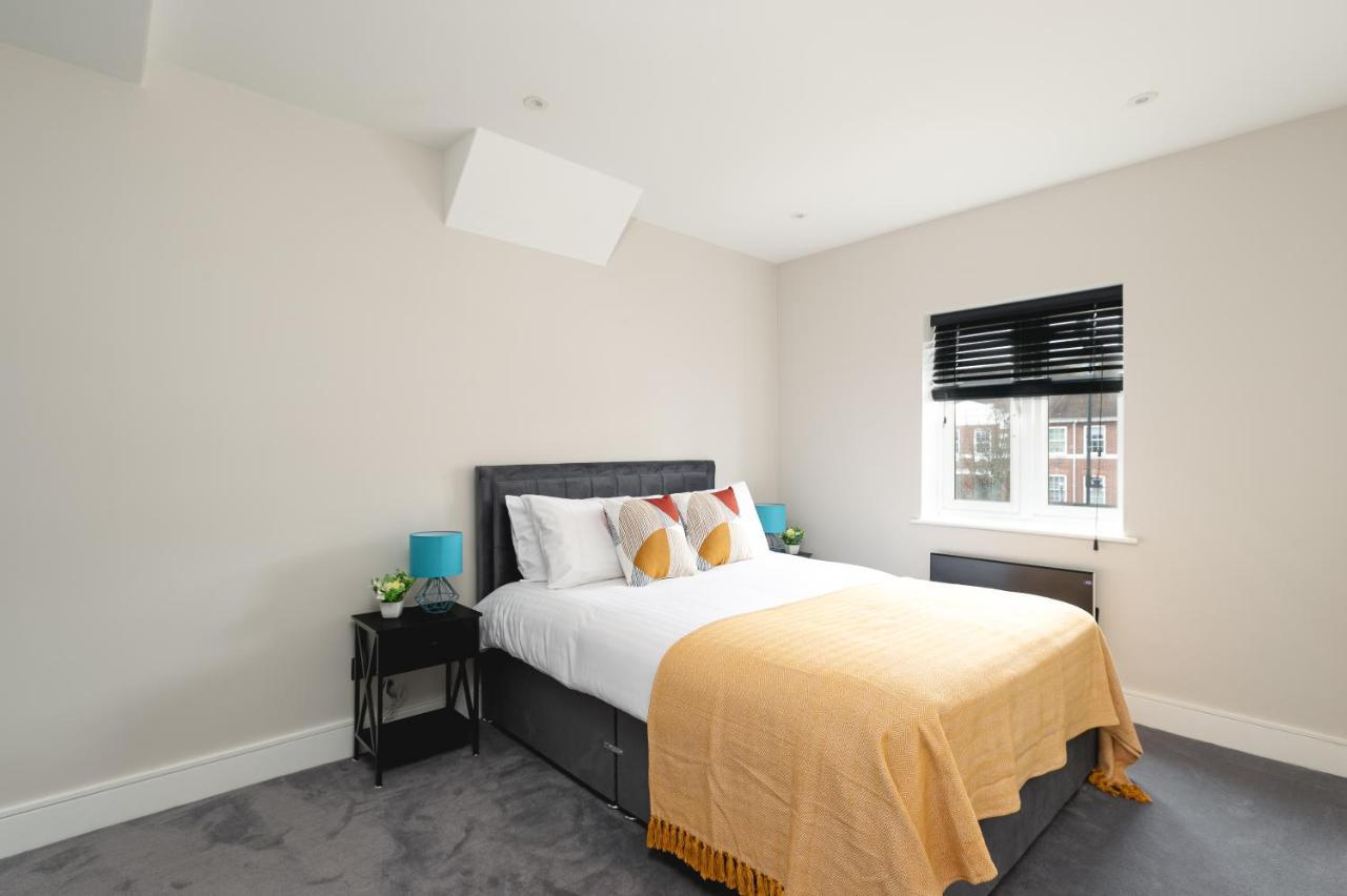 Skyvillion - Cozy Large 4 & 1 Bed Apartments In London Enfield, Mins To Tube Station, Free Wi-Fi المظهر الخارجي الصورة