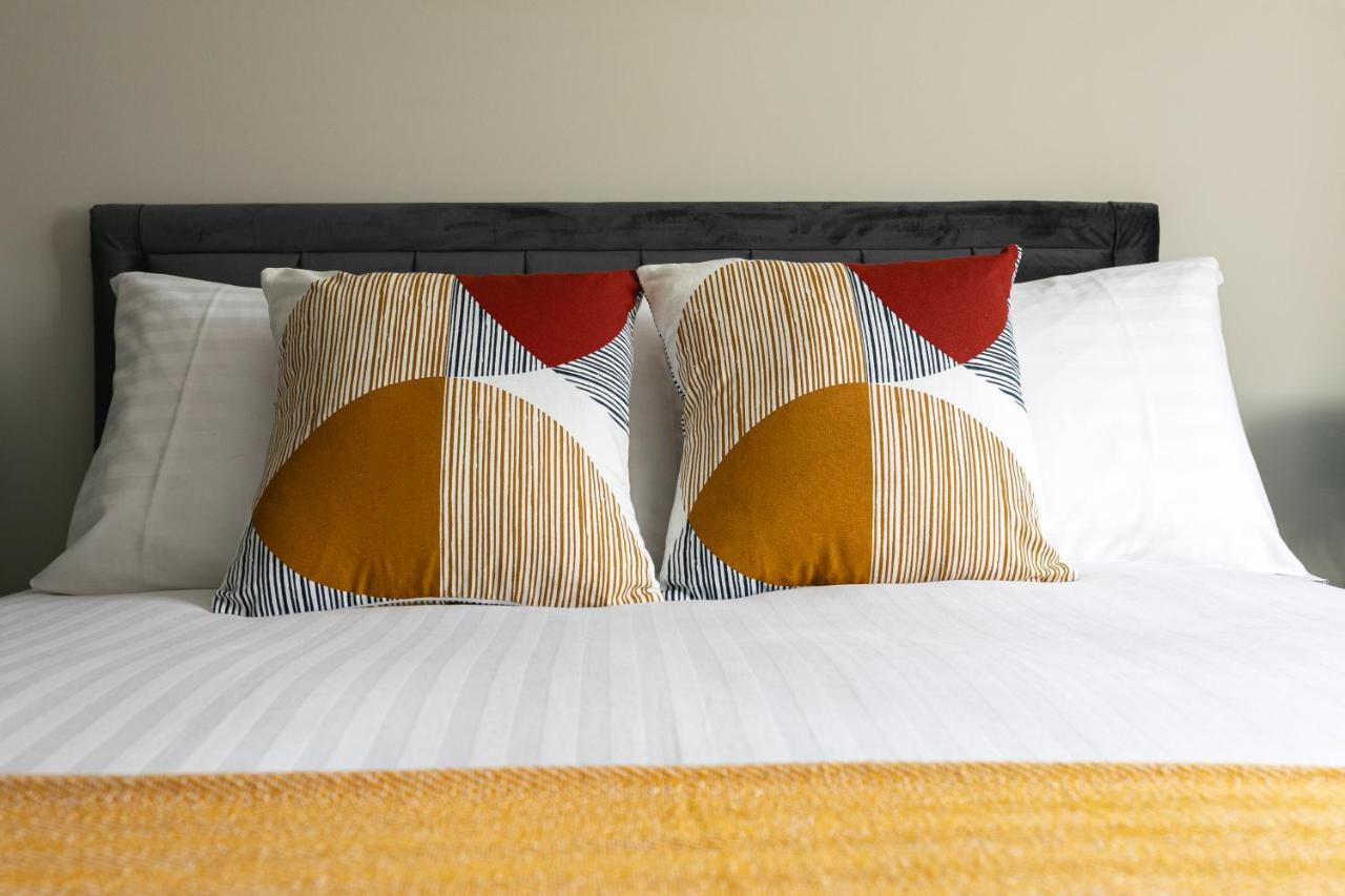 Skyvillion - Cozy Large 4 & 1 Bed Apartments In London Enfield, Mins To Tube Station, Free Wi-Fi المظهر الخارجي الصورة